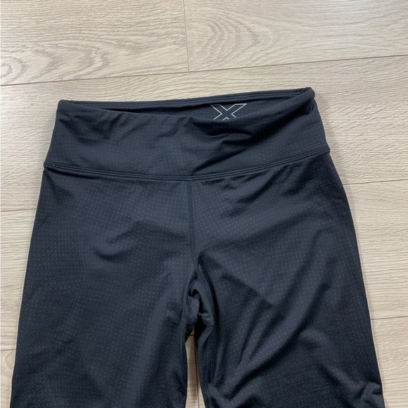 2XU Ignition Black Dotted Compression 7/8 Leggings - Picture 5 of 14